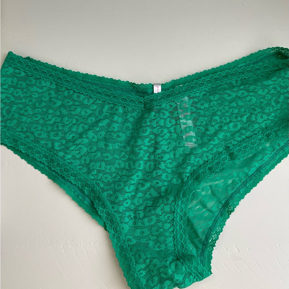Victoria Secret - Picture 5 of 5